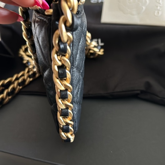 Chanel handbag - Picture 16 of 17